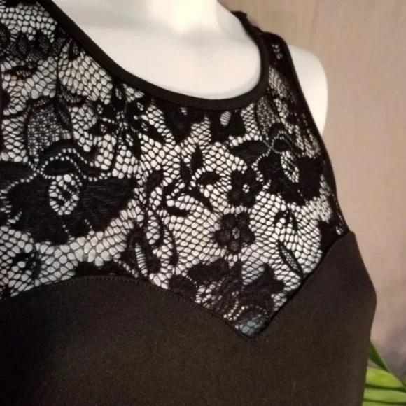 3/$25 Forever 21 Lace Sweetheart Top Dress - Picture 3 of 8